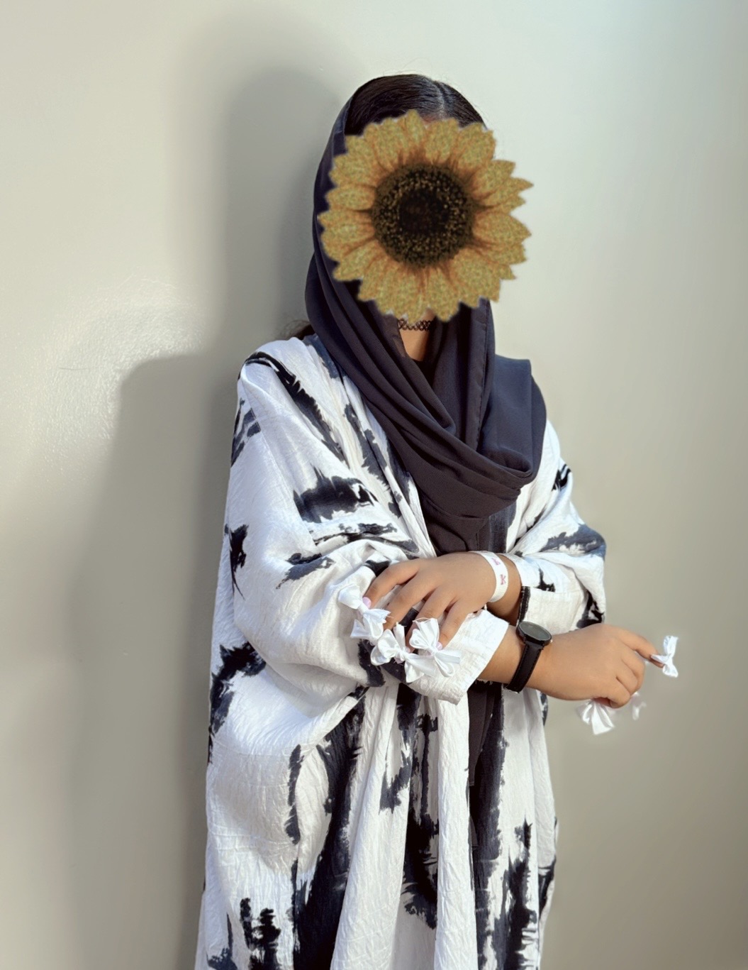 عبايه بلون الابيض والرمادي 