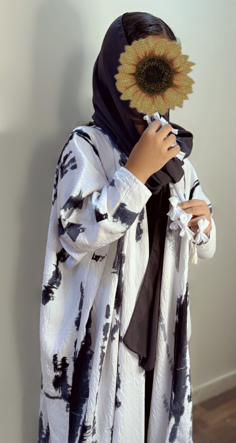 عبايه بلون الابيض والرمادي 